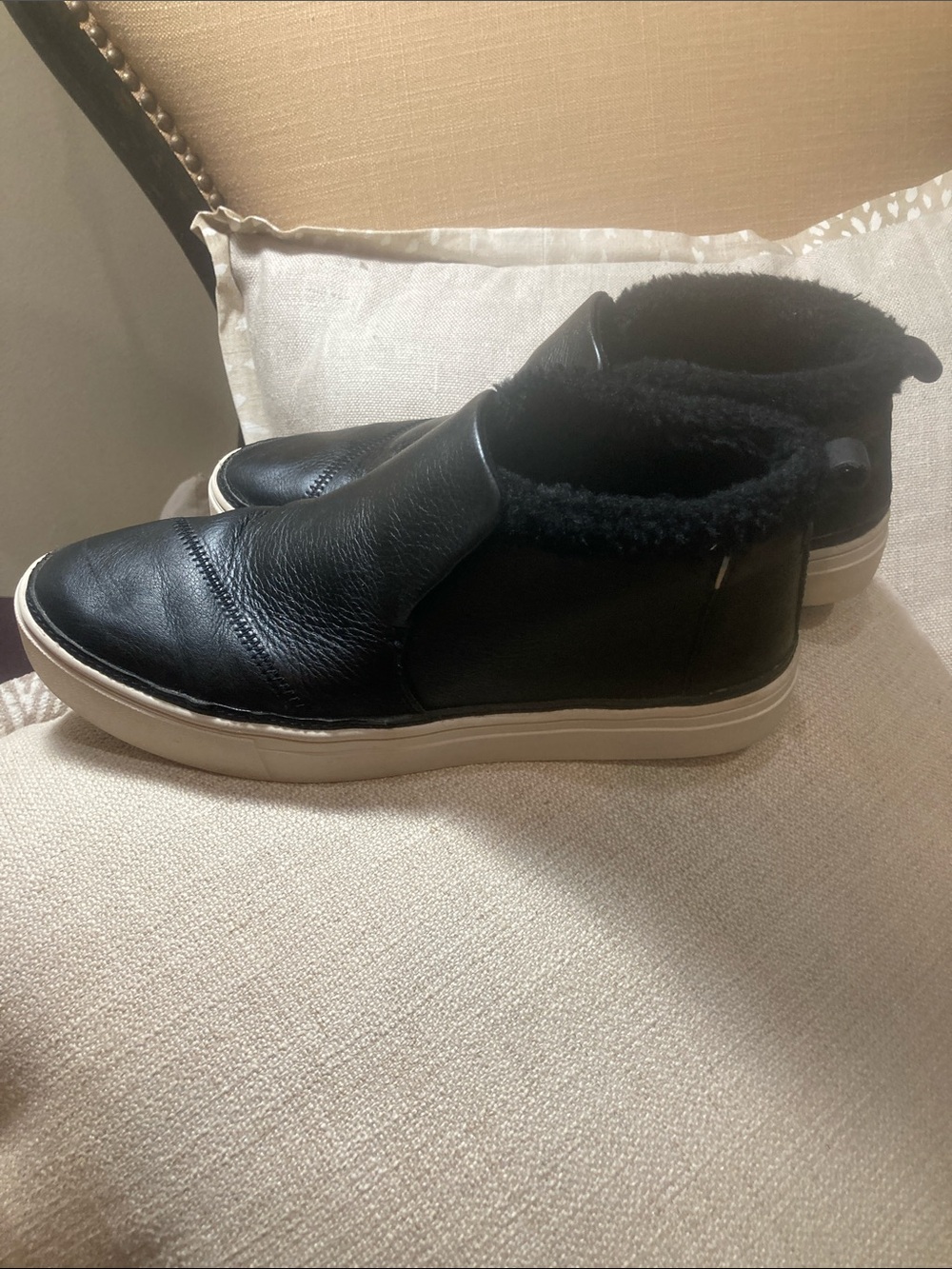 TOMS Paxton Black Uppers 100% Cow Ankle Boots Faux Fur Lined Booties Sz 9